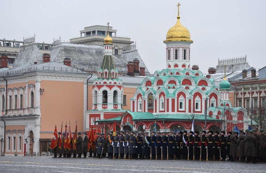 Репетиция марша в честь парада 1941 года прошла на Красной площади 11 фото