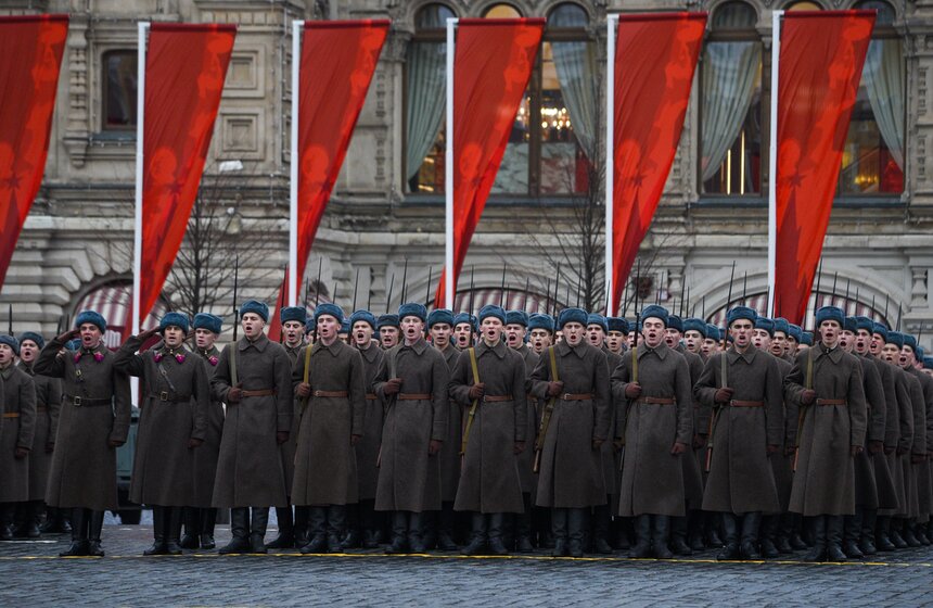Репетиция марша в честь парада 1941 года прошла на Красной площади 15 фото