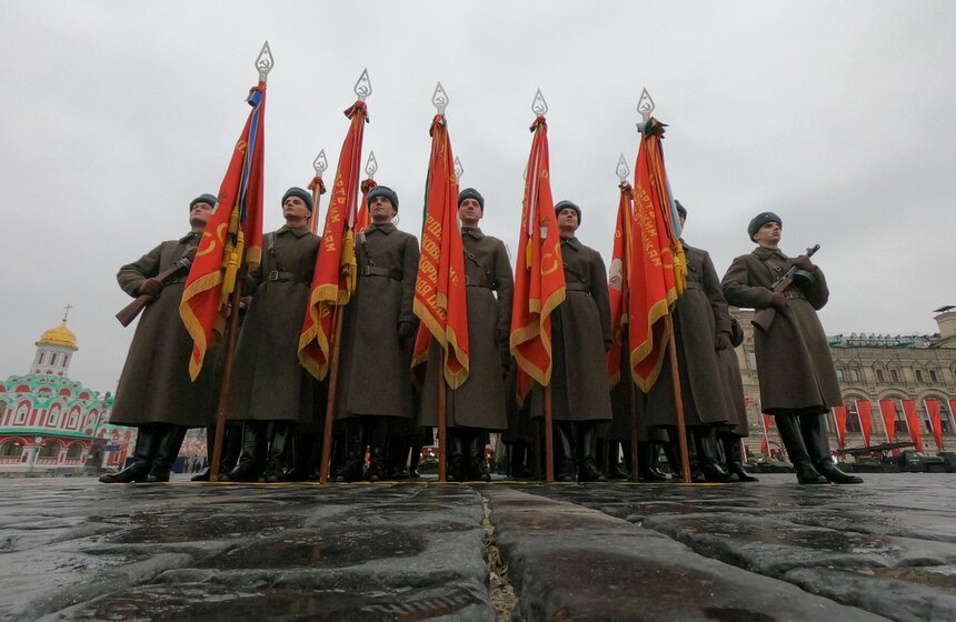 Репетиция марша в честь парада 1941 года прошла на Красной площади 36 фото