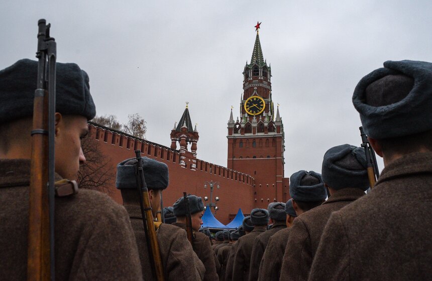 Репетиция марша в честь парада 1941 года прошла на Красной площади 1 фото