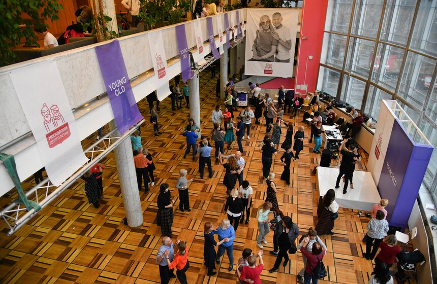 Отчасти она, может быть, права. Но позитивный опыт столицы доказывает, что активных пенсионеров очень много: они танцуют в парках, играют в спортивные игры на площадках, посещают различные интеллектуальные клубы, у многих есть любимое хобби.