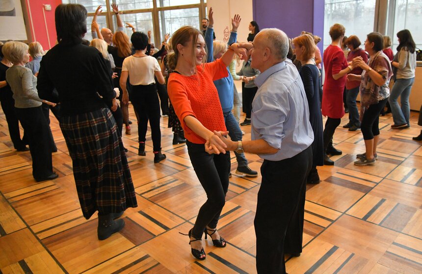 Возраст – это в паспорте или в душе? Количество лет скорее можно отнести к прочей информации и цифрам, написанным в бумажках. Пенсионный возраст – это время, когда люди могут наконец оставить работу и посвятить следующую часть жизни своим детям, внукам или хобби.