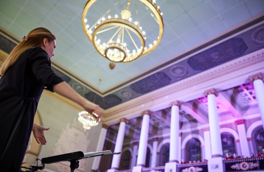 Танцевальные и музыкальные перформансы на Киевском вокзале 3 фото