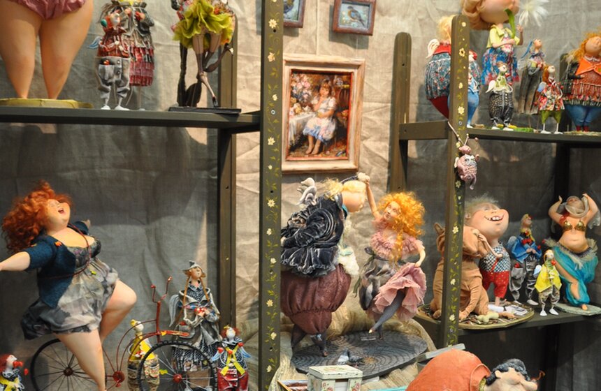 В Москве открылся IX Международный Салон авторских кукол 15 фото