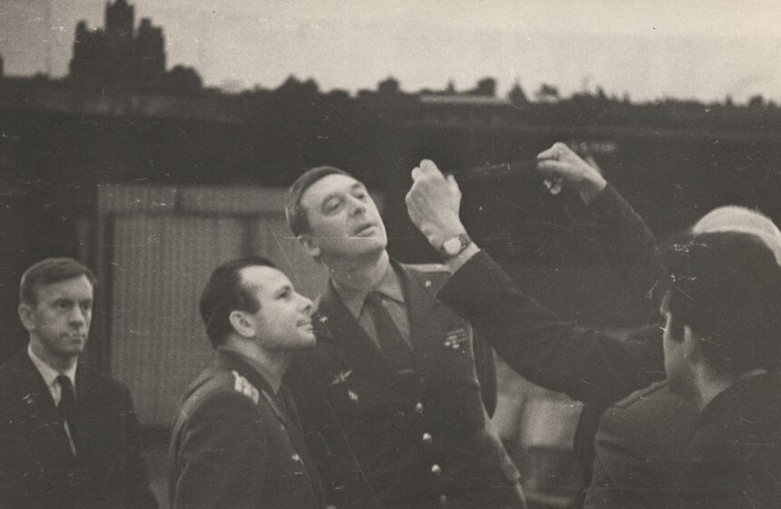 Уже к 1934 году на куполе сияли звезды, небо разрезала комета, плыли облака, мерцали полярные сияния и даже летала ракета Циолковского с огненным хвостом (к слову, ничего подобного до конца 1950-х не было ни в одном другом планетарии мира). Там проходили стажировку штурманы полярной и дальней авиации, изучали звездное небо Южного полушария те, кто потом прокладывали воздушные маршруты в Антарктиду, и космонавты.