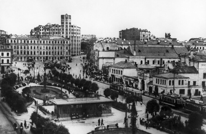 Арбатская площадь до реконструкции в 30-е годы.