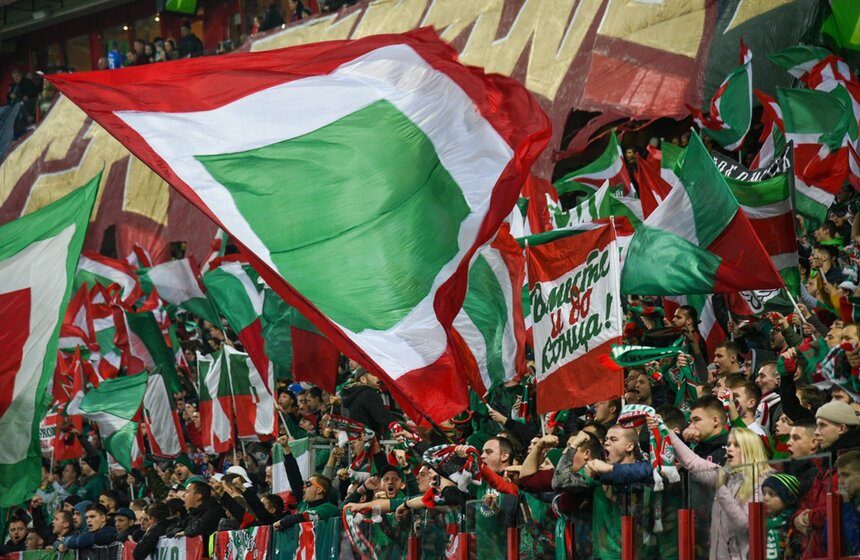 Красно-зеленые вполне могли закончить домашний матч вничью, однако на 93-й минуте Дуглас Коста точным ударом вырвал для "бьянконери" победу.