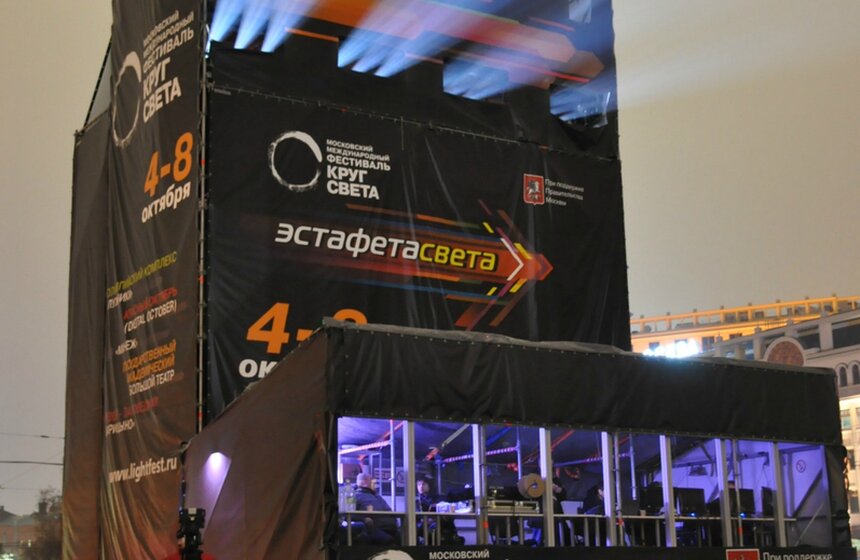 На фасаде Большого театра показали световые спектакли 14 фото