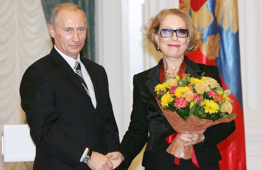 Владимир Путин вручил Инне Чуриковой орден "За заслуги перед Отечеством " III степени.