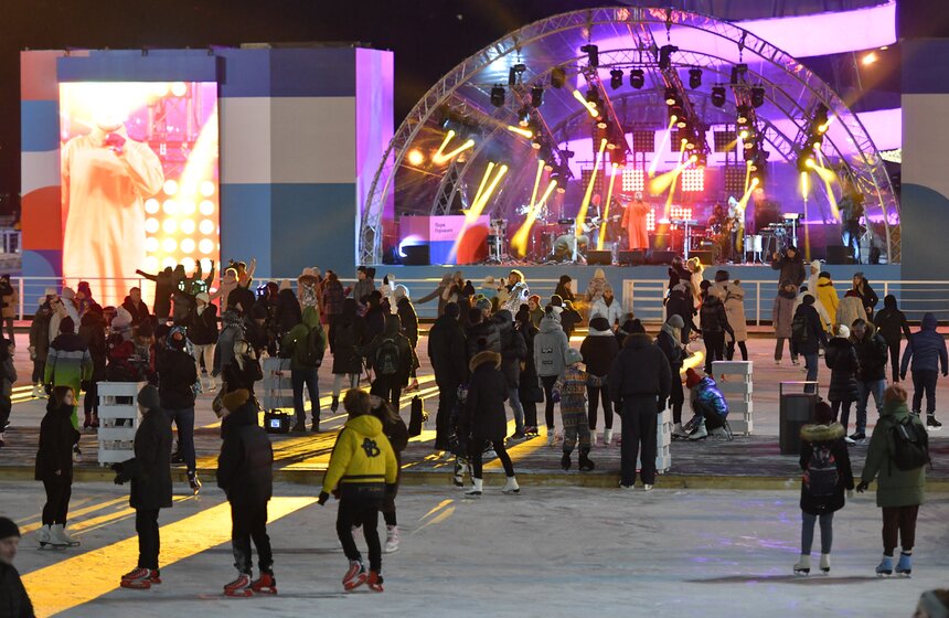 В Парке Горького открыли обновленный каток 17 фото