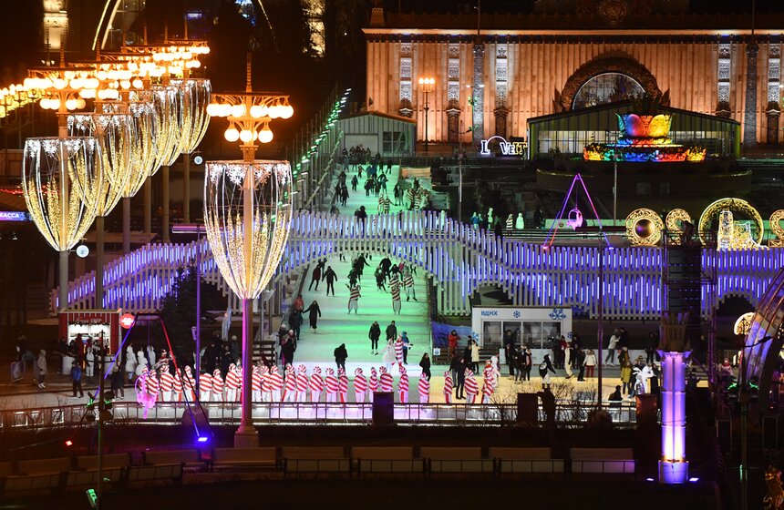 На ВДНХ открыли самый большой каток в Европе 1 фото