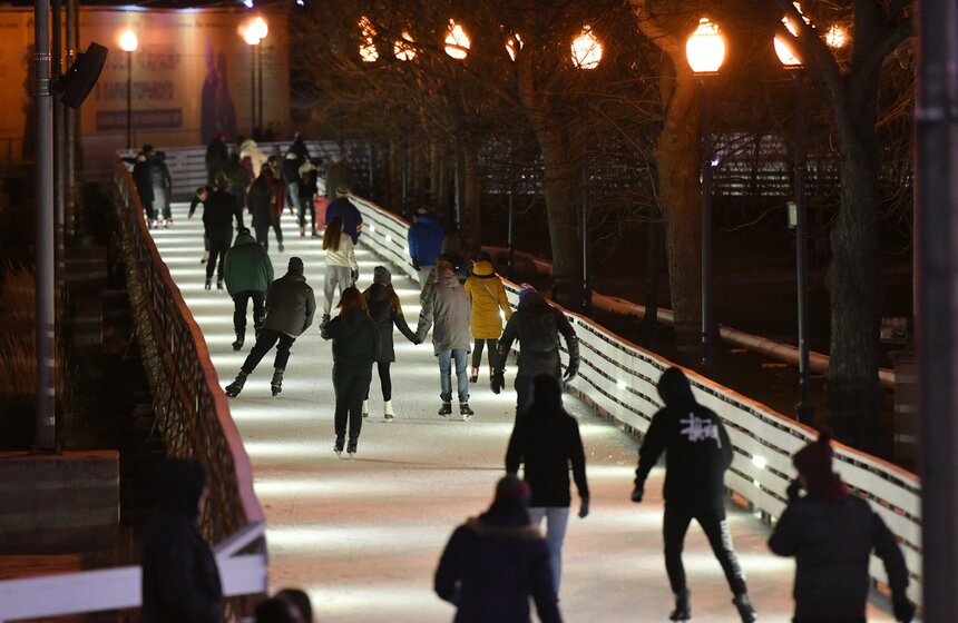 В Парке Горького открыли обновленный каток 4 фото