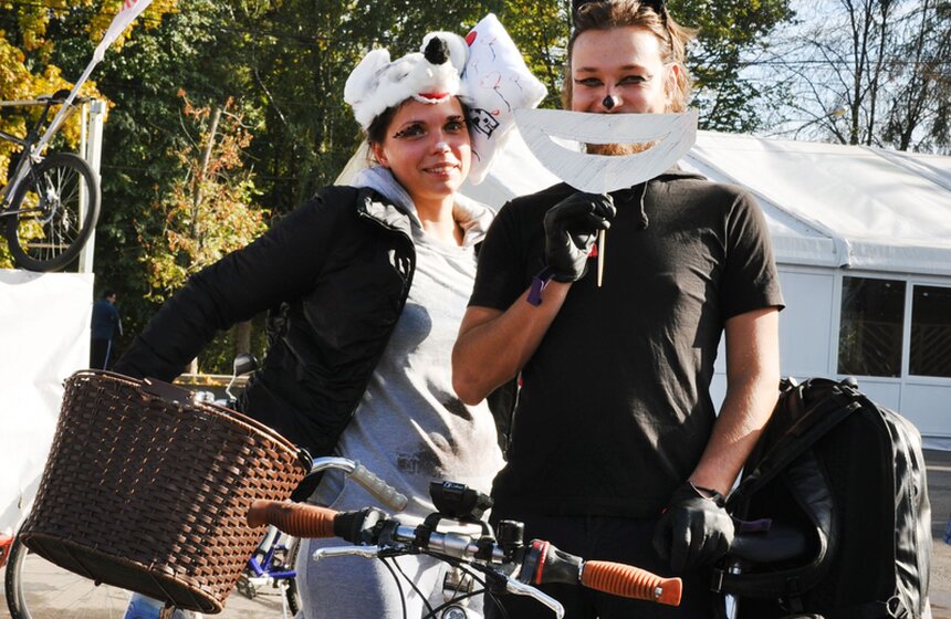 Велокарнавал в стиле "Алисы в стране чудес" в "Сокольниках" 3 фото