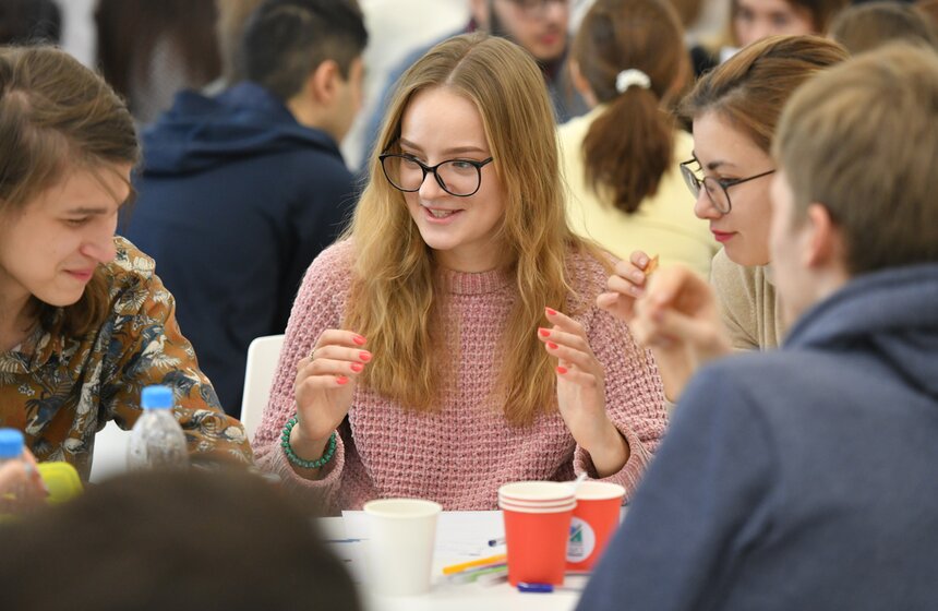 В Москве проходит студенческий квиз на тему конкуренции 15 фото