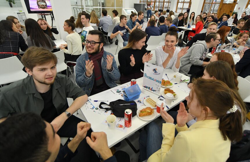 В Москве проходит студенческий квиз на тему конкуренции 14 фото
