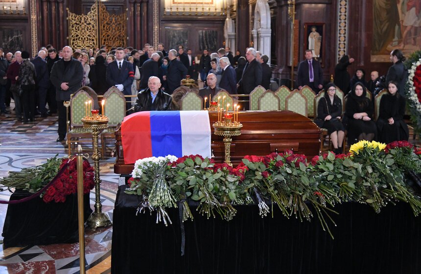 Прощание с Юрием Лужковым в храме Христа Спасителя 1 фото