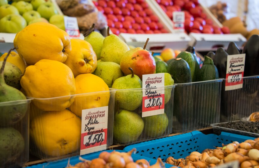 Среди фермеров распределено 2758 торговых мест.