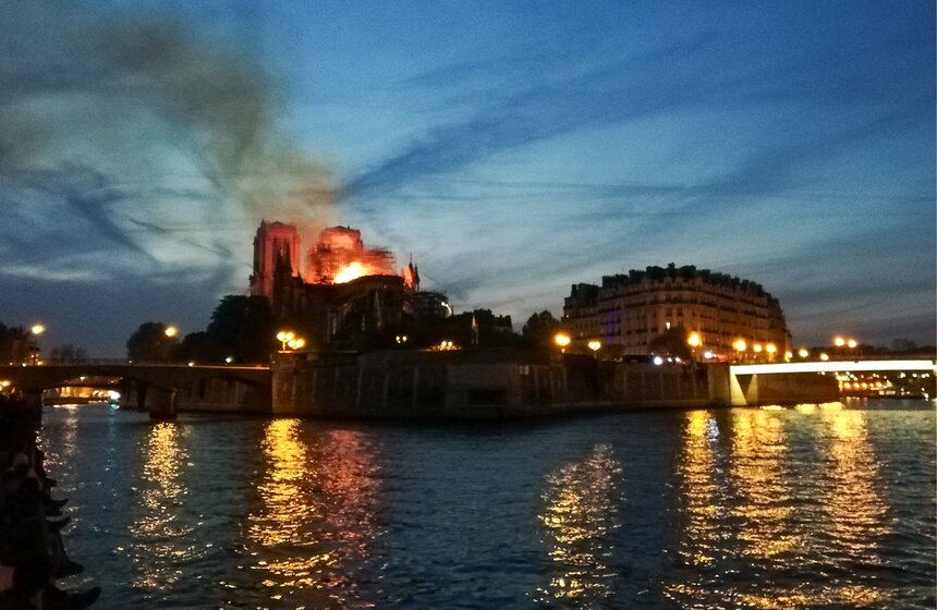 Пожар в соборе Парижской Богоматери. Фото 14 фото