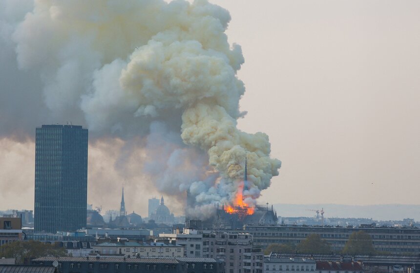 Пожар в соборе Парижской Богоматери. Фото 9 фото