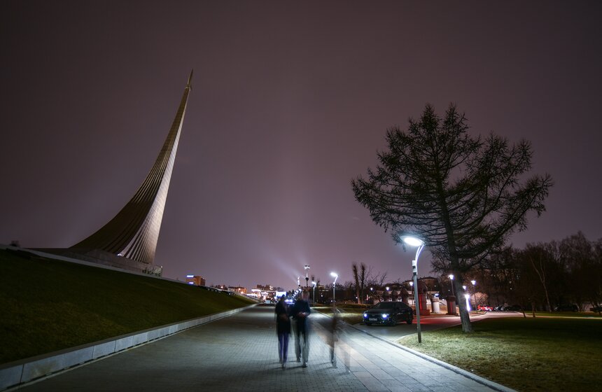 Высота стальной конструкции, покрытой пластинами из титана, составляет 107 метров, вес – 250 тонн