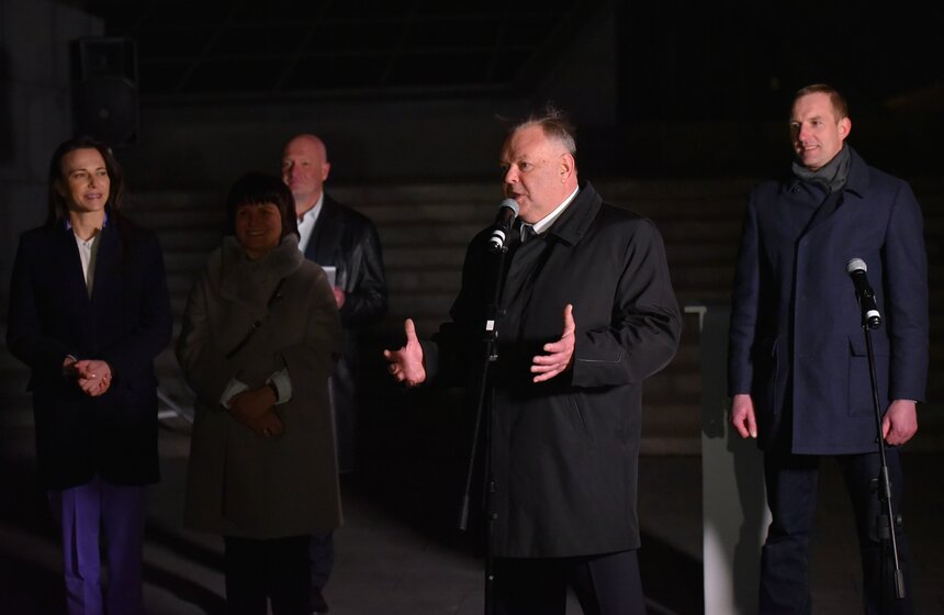 На церемонии присутствовали почетные гости. В частности, с речью выступил Герой Советского Союза, космонавт Александр Лавейкин