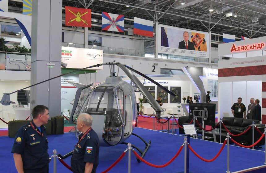 "Скаймак-3001" – беспилотный ударный вертолет, который предназначен для первичной летной подготовки курсантов вертолетных училищ. Также он используется в качестве разведывательно-ударного беспилотного аппарата