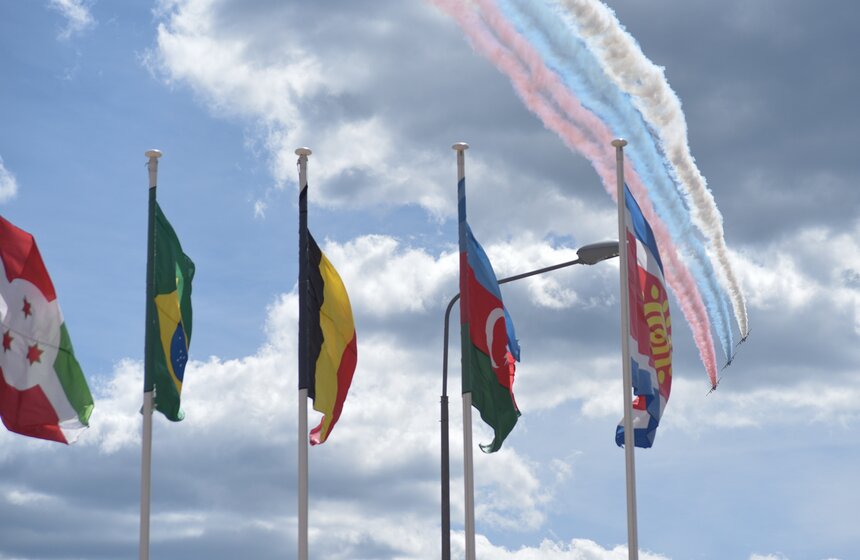 Гости "Армии-2019" увидели воздушные показы с участием пилотажных групп