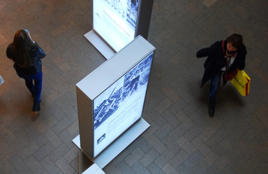 В ТЦ "Охотный Ряд" проходит фотовыставка "Мода во времени" 12 фото