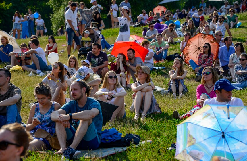 Организаторы фестиваля напомнили, что усадьба "Коломенское" некогда была резиденцией Алексея Михайловича − второго царя из рода Романовых