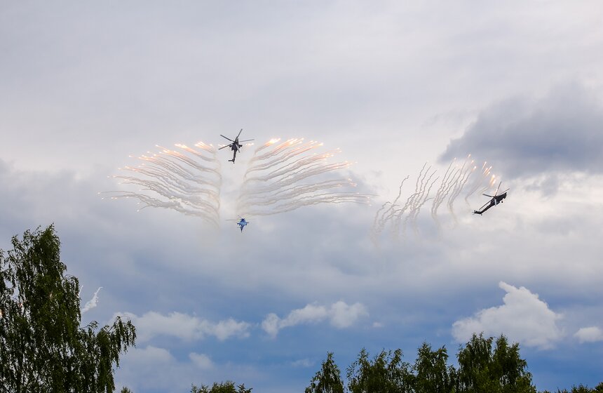 Летная программа Международного военно-технического форума "Армия-2019" 23 фото