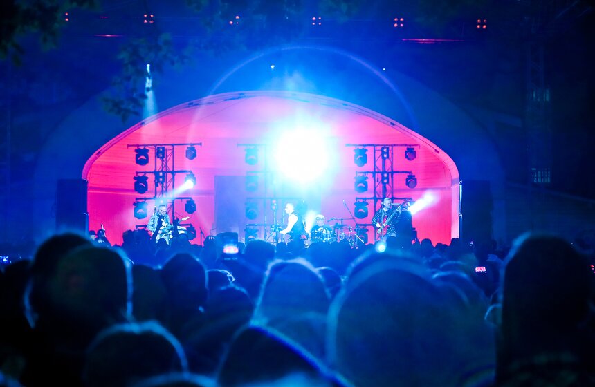 Владимир Шахрин отметил 60-летний юбилей концертом в саду "Эрмитаж" 2 фото