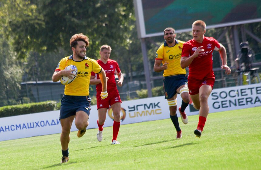 22 июня в "Лужниках" начался первый этап чемпионата Европы по регби-7 среди мужских команд. В первом матче Сборная России выиграла у Грузии, но вчистую проиграла командам из Англии и Испании. По итогам россияне заняли третье место в своей группе.