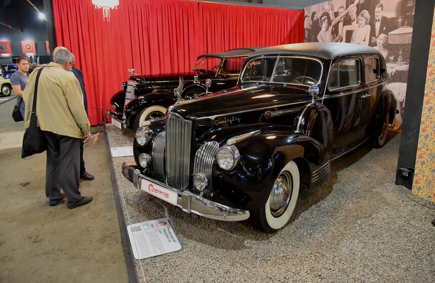 В музее представлены более 70 уникальных автомобилей, оставивших свой след в истории человечества и отражающих эволюцию автомобилестроения в разных странах мира.