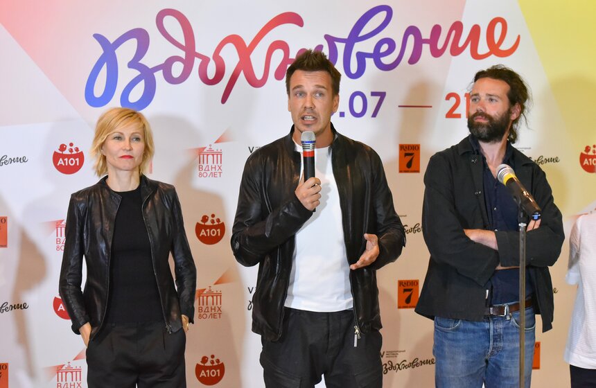 Мобильный Художественный Театр под руководством Михаила Зыгаря представит в программе фестиваля аудиоспектакль-мюзикл "Свинарка и пастух", ремейк культового советского фильма режиссера Ивана Пырьева.