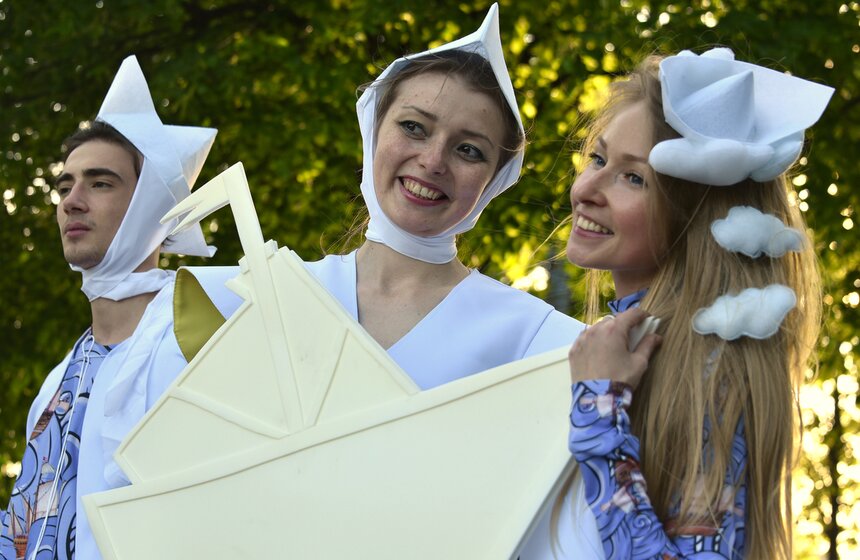 Николай Чудотворец, в честь которого назван фестиваль "Николин день", считается покровителем мореплавателей и путешественников