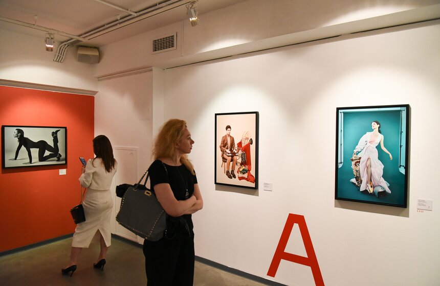 В Москве открылась выставка звездных портретов Данила Головкина 10 фото