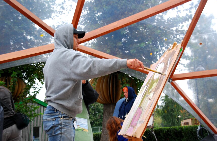 В Парке искусств "Музеон" прошел плэнер по абстрактной живописи 8 фото