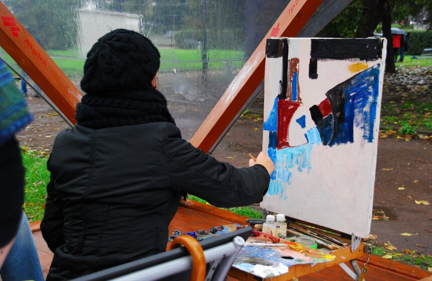 В Парке искусств "Музеон" прошел плэнер по абстрактной живописи 13 фото