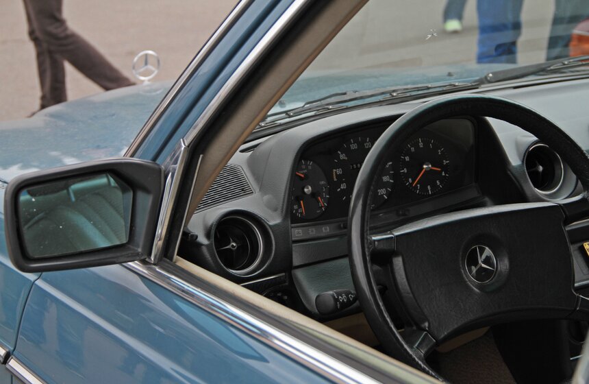 На ВВЦ состоялся парад коллекционных автомобилей Mercedes-Benz 2 фото