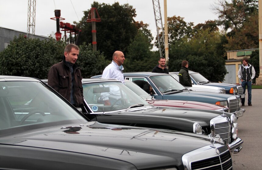 На ВВЦ состоялся парад коллекционных автомобилей Mercedes-Benz 1 фото