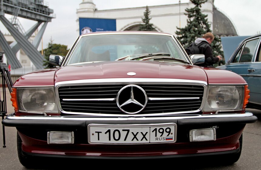 На ВВЦ состоялся парад коллекционных автомобилей Mercedes-Benz 5 фото