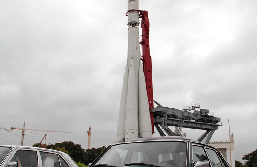 На ВВЦ состоялся парад коллекционных автомобилей Mercedes-Benz 4 фото