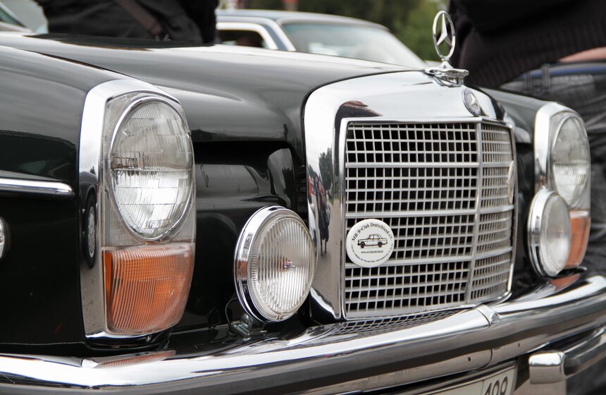 На ВВЦ состоялся парад коллекционных автомобилей Mercedes-Benz 7 фото