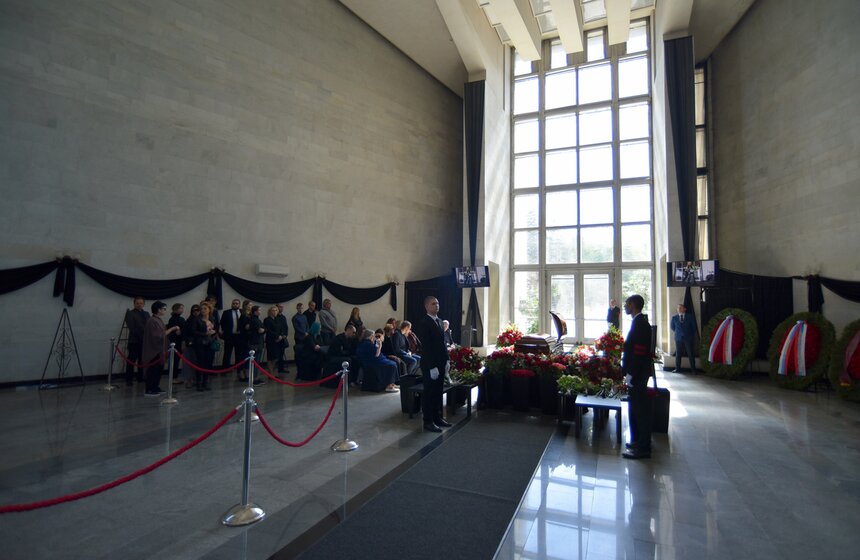 Под аплодисменты. В столице простились с Сергеем Доренко 12 фото