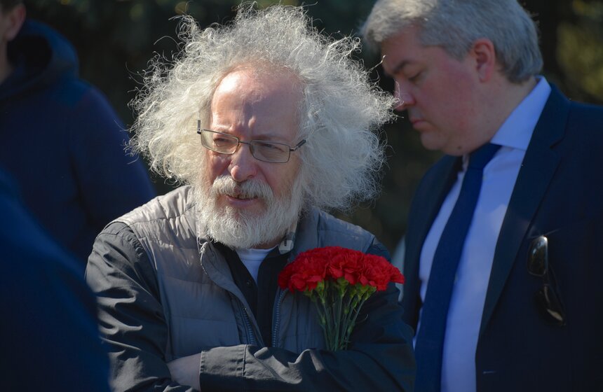 Под аплодисменты. В столице простились с Сергеем Доренко 9 фото