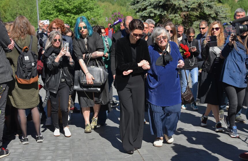 Под аплодисменты. В столице простились с Сергеем Доренко 6 фото