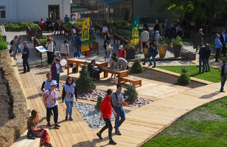 В Москве открылся первый в России тактильный сад 19 фото