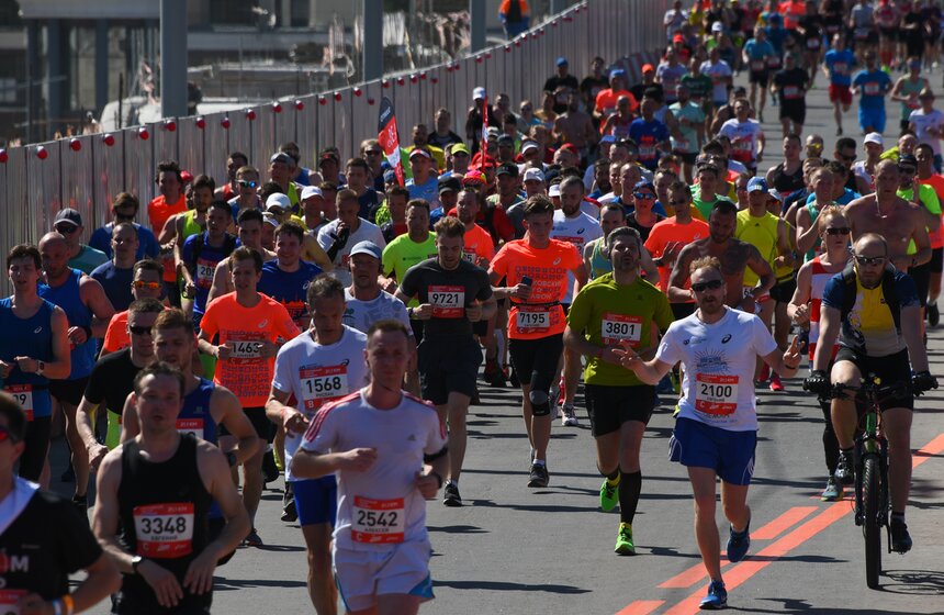 Также всем участникам полумарафона вручили медали в обновленном дизайне