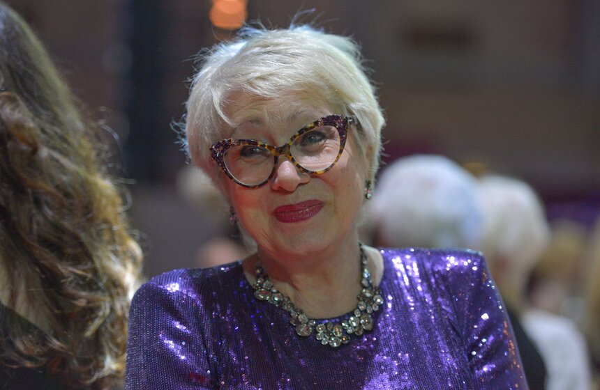 По словам Натальи Дмитриевой, заместителя генерального директора Венского бала и главной "мамы" дебютантов, в процессе репетиций парни и девушки пробуют танцевать друг с другом, перебирают пары. Тем не менее, около 80% участников находят себе партнера с первой попытки. Также Наталья отметила, что физические данные претендентов не оцениваются при отборе: "Нас не интересует вес, рост, национальность, цвет волос. В этом году, например, есть американка ростом выше 1,8 метра, а есть девушка из Кореи ростом 1,5 метра – и все нормально".