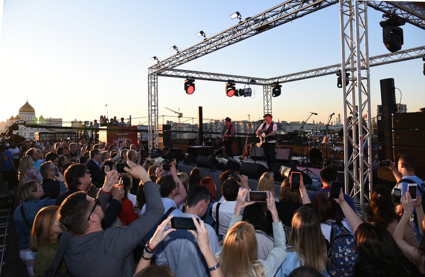 Группа "Чайф" открыла юбилейный сезон серии летних концертов "Крыша 24" 5 фото